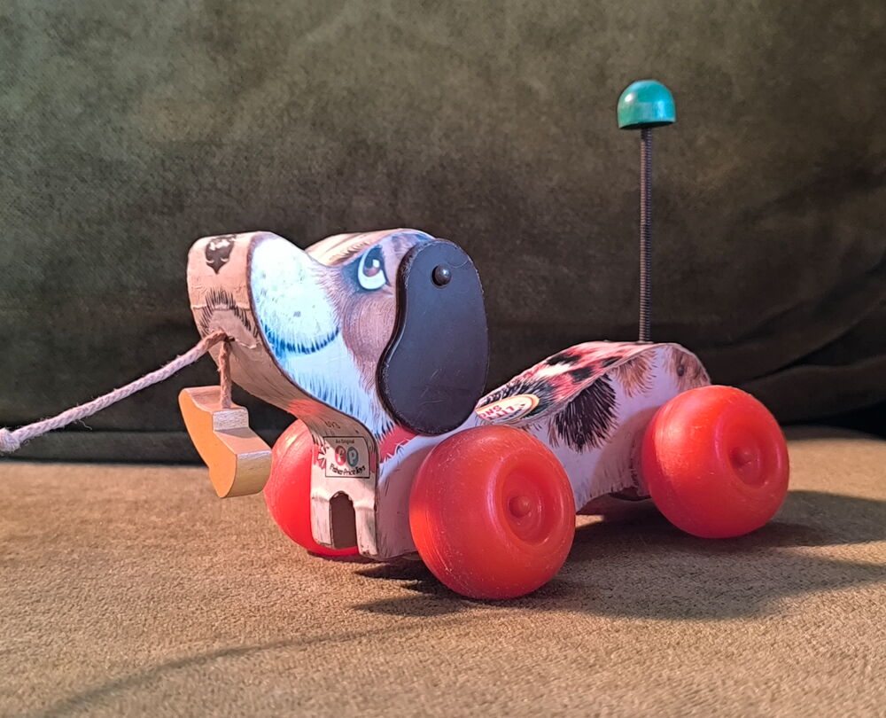 Altes Kinderspielzeug: Nachziehhund